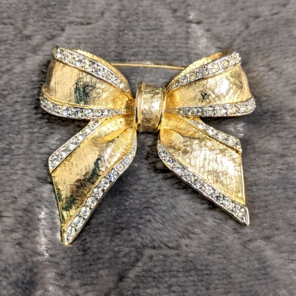 Vintage 1980's Goldtone & Rhinestones Bow Brooche - Picture 3 of 10
